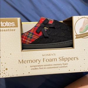 New never worn totes women size 9-10